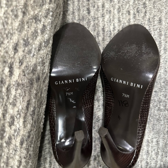 Gianni Bini Brown Athens Heel - Picture 6 of 7